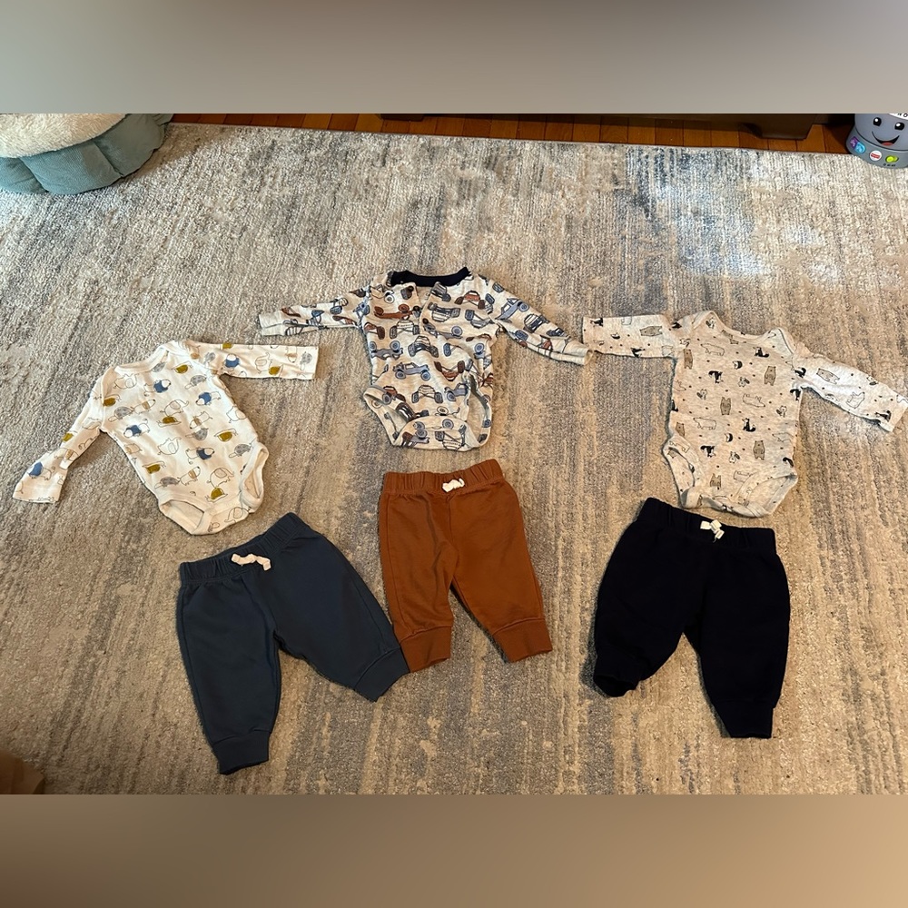 Bundle of 3 carters outfits